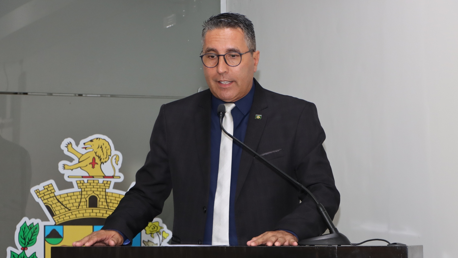 LEANDRO MAGRÃO RESSALTA REQUERIMENTOS REFERENTES À ÁREA DE SEGURANÇA PÚBLICA