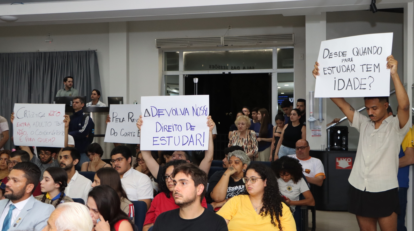 SETE NOVOS PROJETOS DO LEGISLATIVO SÃO LIDOS EM SESSÃO ORDINÁRIA