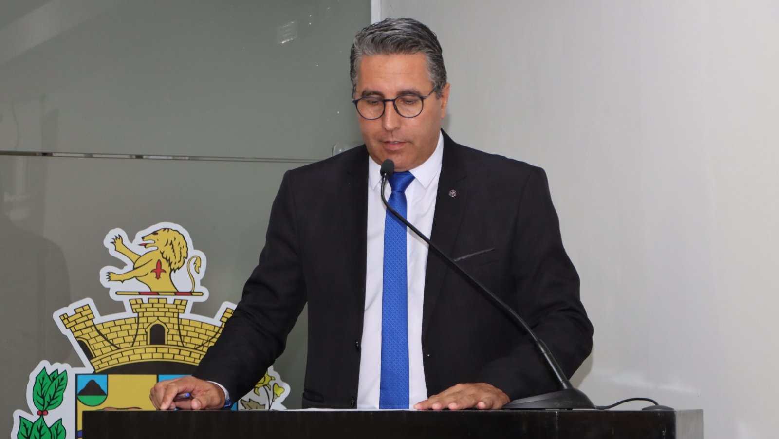 LEANDRO MAGRÃO PEDE INFORMAÇÕES REFERENTES A PESSOAS EM SITUAÇÃO DE RUA NO CENTRO DE TATUÍ