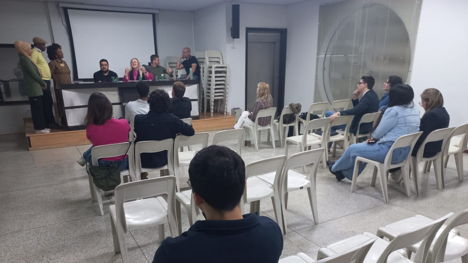 FRENTE PARLAMENTAR DE APOIO ÀS POLÍTICAS PARA A JUVENTUDE REALIZA A PRIMEIRA REUNIÃO