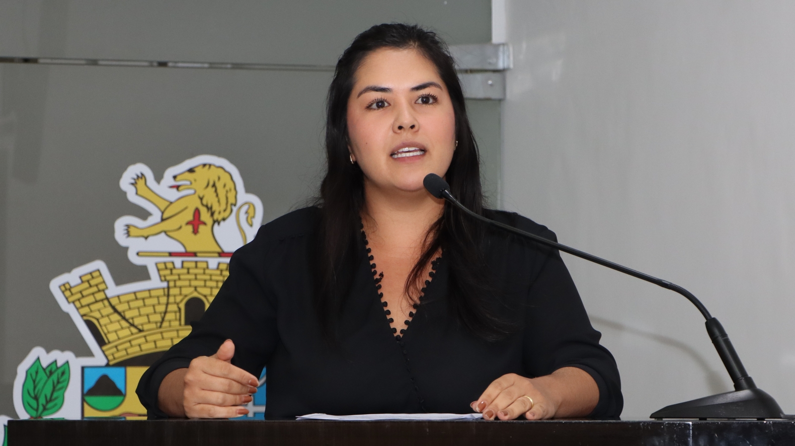 CINTIA YAMAMOTO ELEVA O TOM NAS COBRANÇAS SOBRE A ÁREA DA SAÚDE