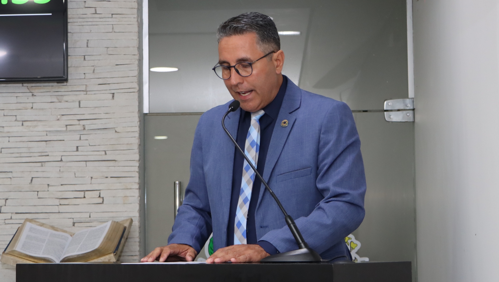 LEANDRO MAGRÃO PLEITEIA AR-CONDICIONADO E RECONHECIMENTO FACIAL NAS UNIDADES ESCOLARES