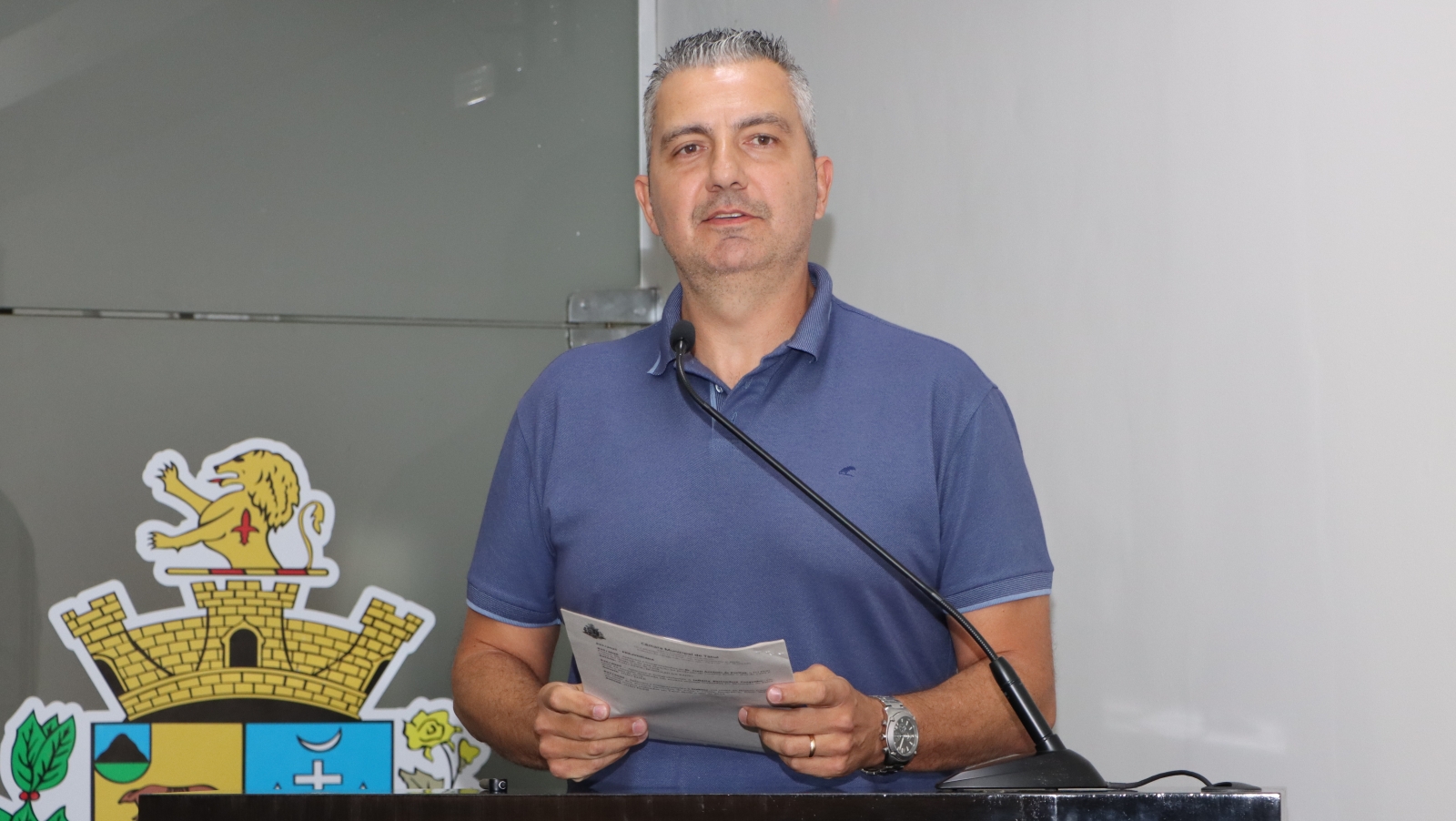 ALEX MOTA SOLICITA REDUTOR DE VELOCIDADE EM FRENTE À ESCOLA TÉCNICA “DR. GUALTER NUNES”