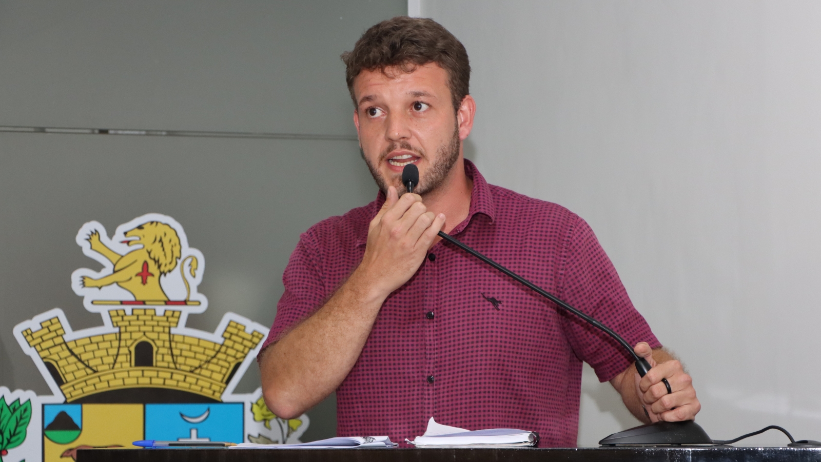 KELVIN QUESTIONA MEDIDAS PARA REGULARIZAR A DISTRIBUIÇÃO DOS MEDICAMENTOS DE ALTO CUSTO