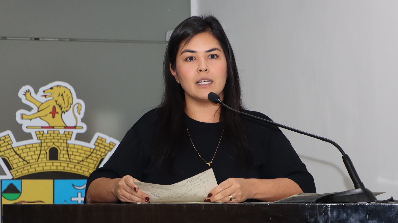 CINTIA YAMAMOTO COMENTA SOBRE FALTA DE PAGAMENTOS A FORNECEDORES DO EXECUTIVO