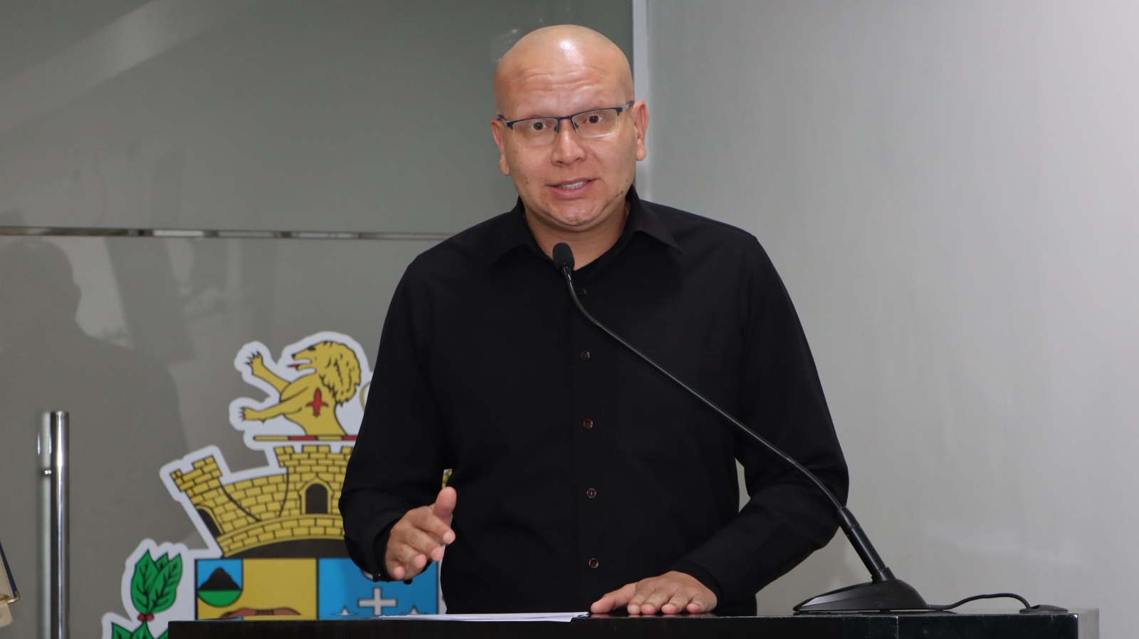 JOÃO ÉDER QUESTIONA SOBRE ATENDIMENTOS A PACIENTES ATÍPICOS