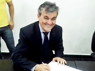 CÂMARA DÁ POSSE A NOVO PARLAMENTAR